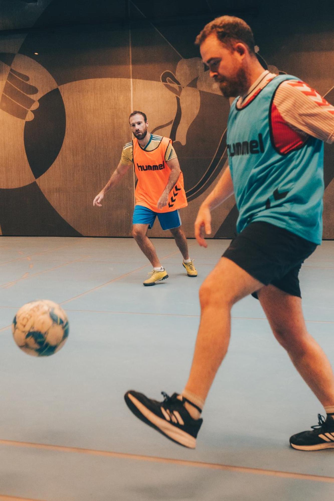 بيت شباب Next House كوبنهاجن المظهر الخارجي الصورة "The best players in the world are training in the tunnel"